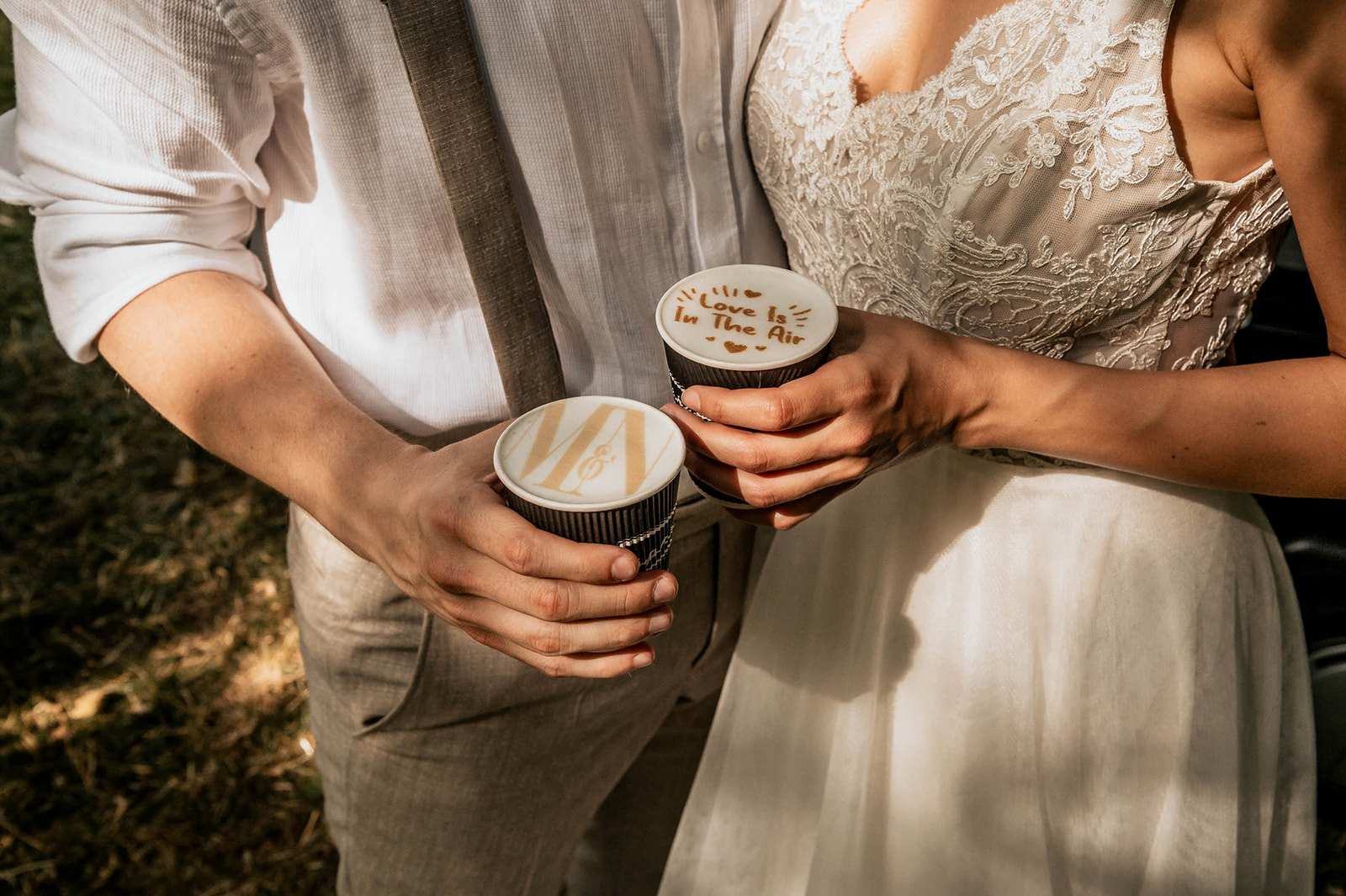 Espressomobil mit individuellem Milchschaum auf einer Hochzeit