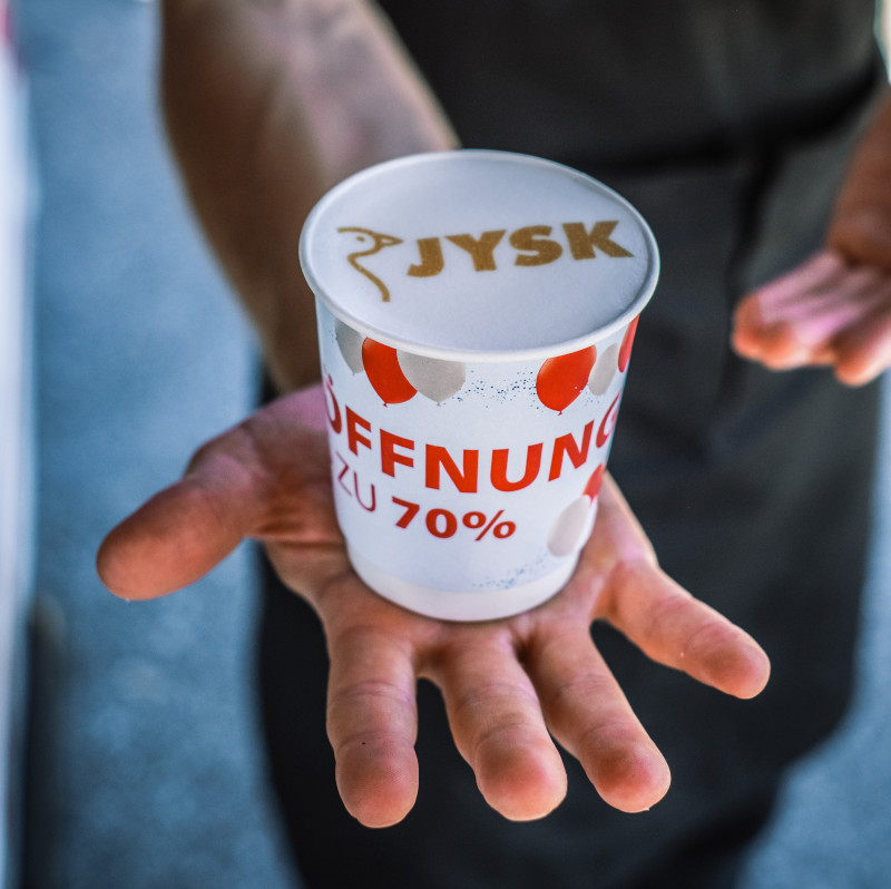 JYSK Eröffnung Becher Branding